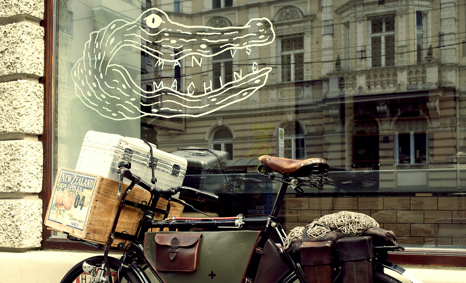 1500x912 Contino MvsM spread 01a